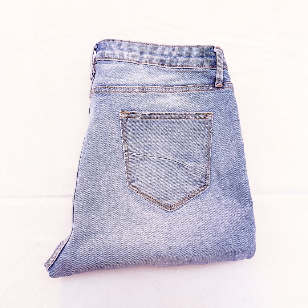 Driftwood Gizelle Light Wash Embroidered Ripped Denim Jeans Size 31 x 27